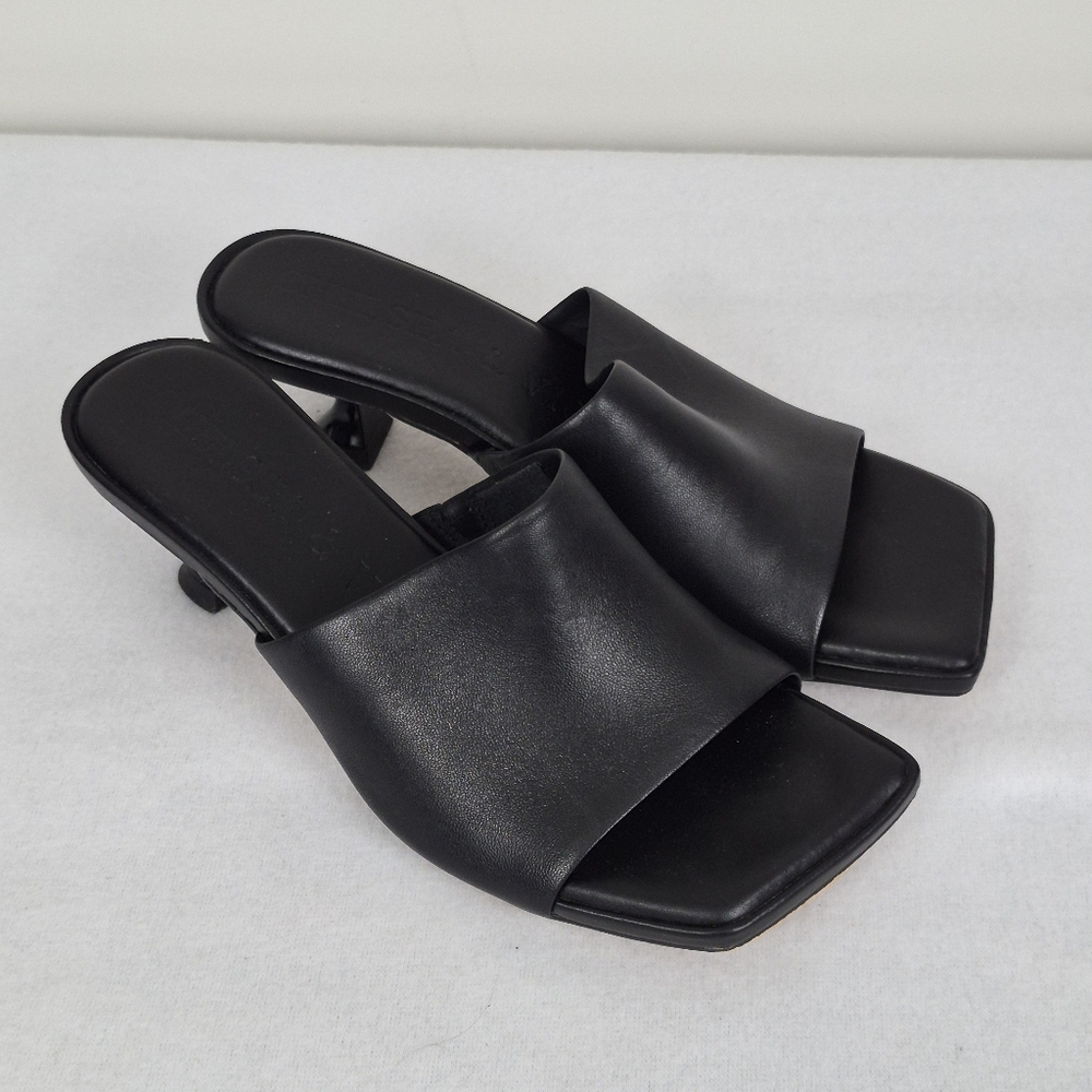 Chelsea & Violet 6.5 Black Heel Dressy Sandals Feminine Minimalist Capsule Basic